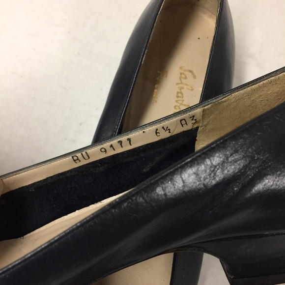 Vintage Ferragamo Boutique Dark Navy Leather Shoes - Picture 9 of 12